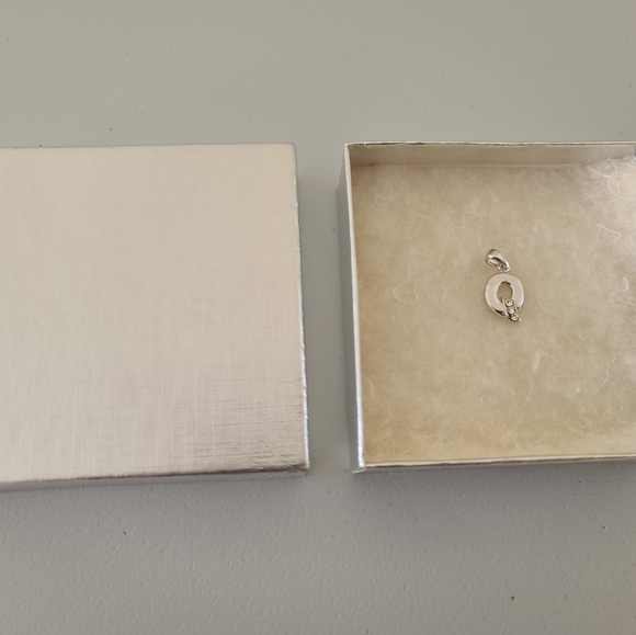 Letter "Q" Pendant with Crystals - Picture 3 of 3